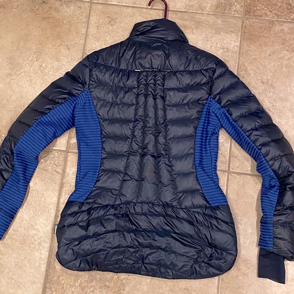 Navy blue puffer jacket